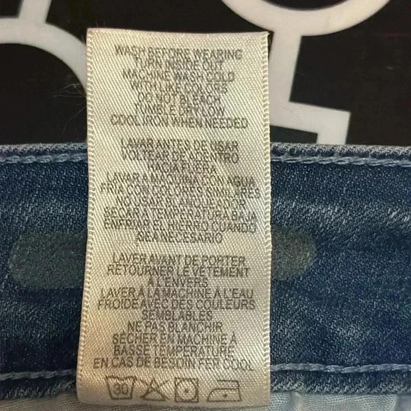 7Seven Crop Jeans with Frayed Hem ad Side Seam Embroidery Size 18W - Picture 12 of 12